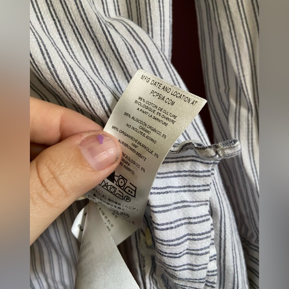 Patagonia Women's Blue and White Striped Button-Down Shirt - Picture 8 of 10